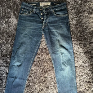 Tvär feta Jacob Cohen jeans - Snygga blå jeans från Jacob Cohen i storlek 33. Tveka inte med att ställa frågor 