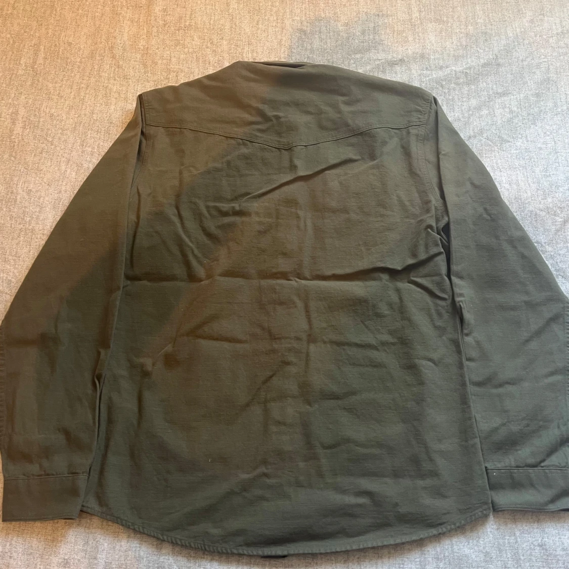 Olivgrön skjorta - 1