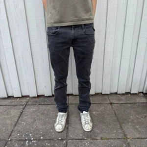 Replay Anbass jeans  - Replay jeans - Modell: Anbass - Storlek: W30/L32 - skick: 9/10 - Nypris runt 2000kr