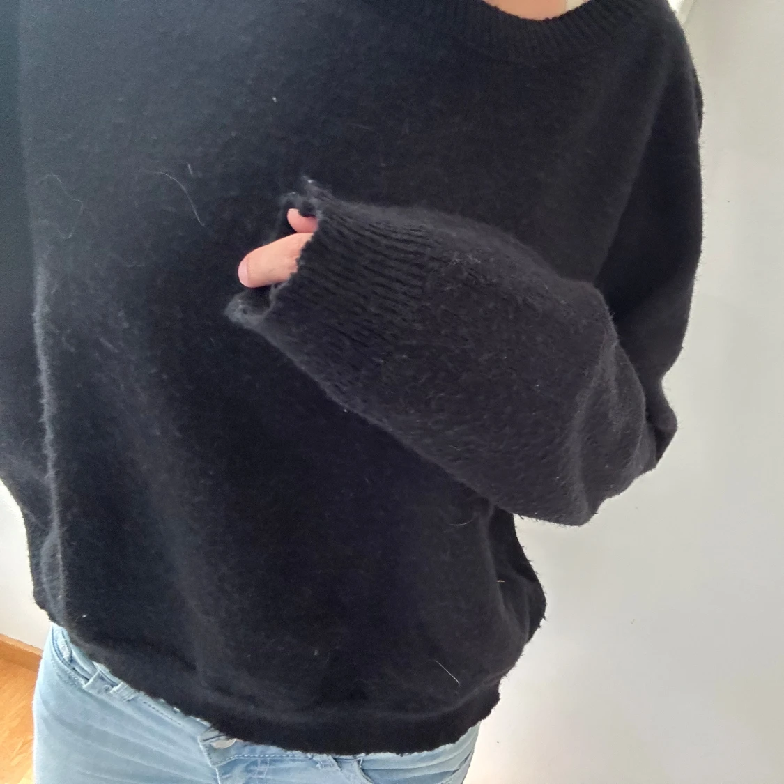 Svart stickad tröja med loose fit - 1