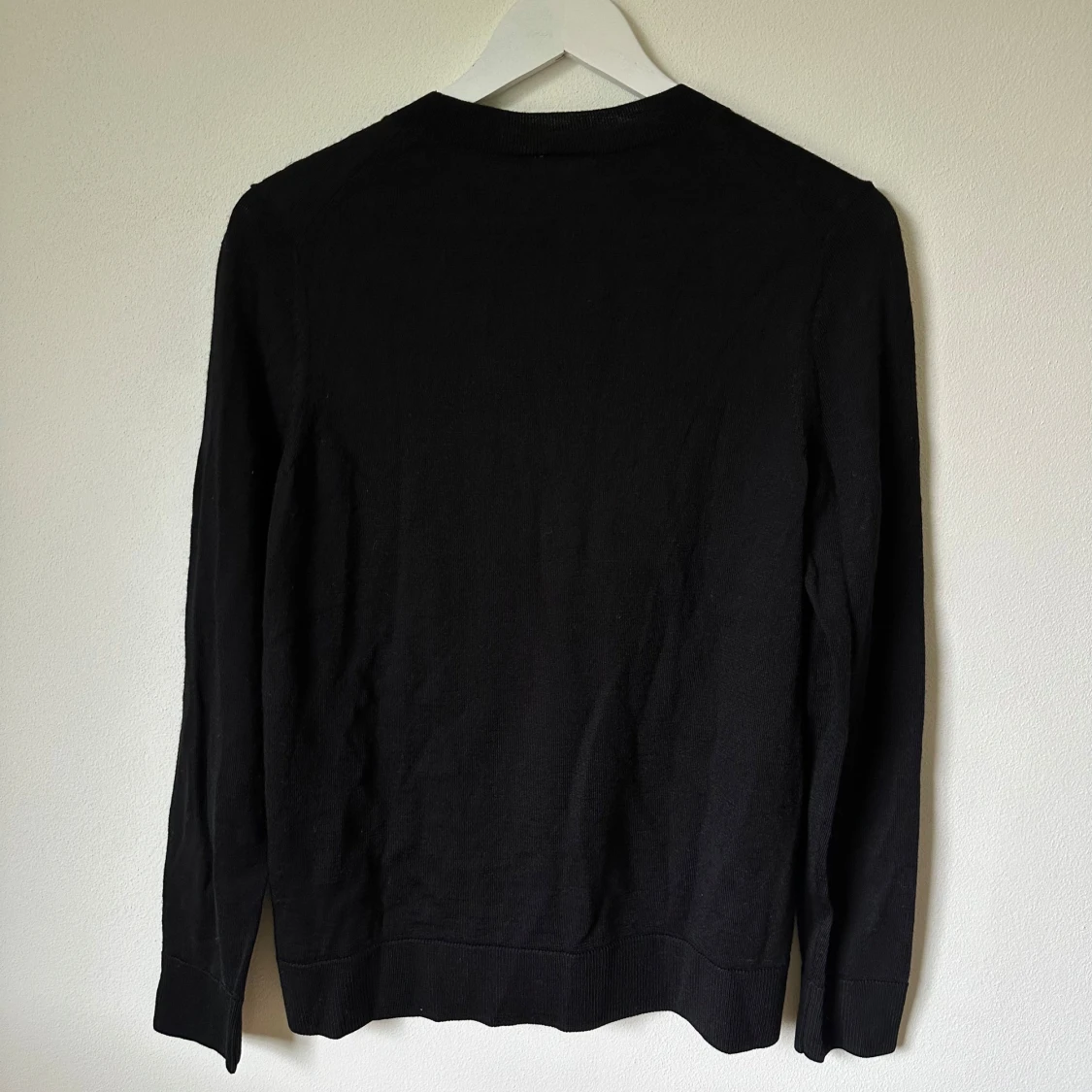 Svart stickad tröja från Arket - 1