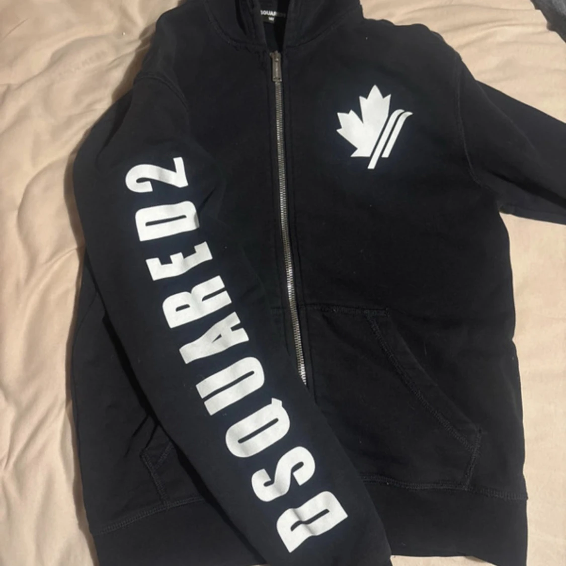 Svart hoodie från Dsquared2 med tryck
