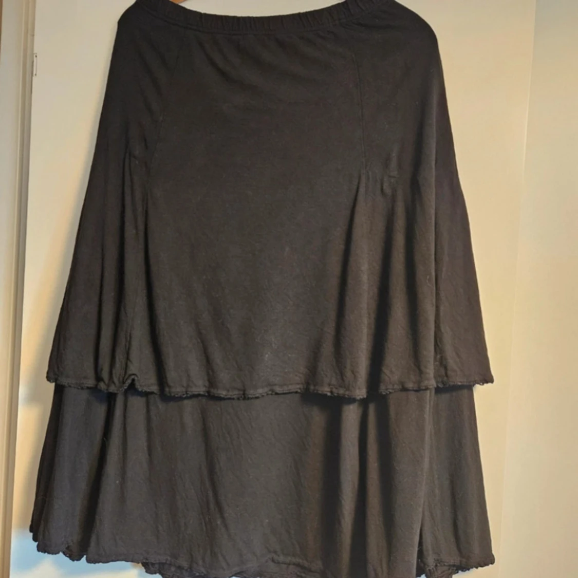 Svart volangkjol från Gudrun Sjödén