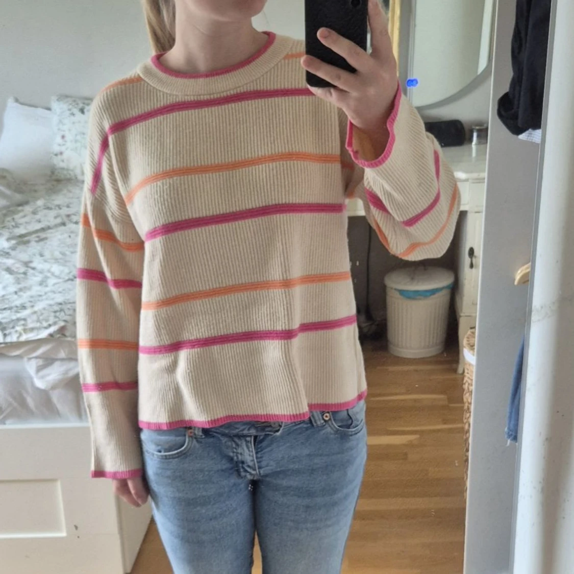 Randig beige stickad tröja - 1