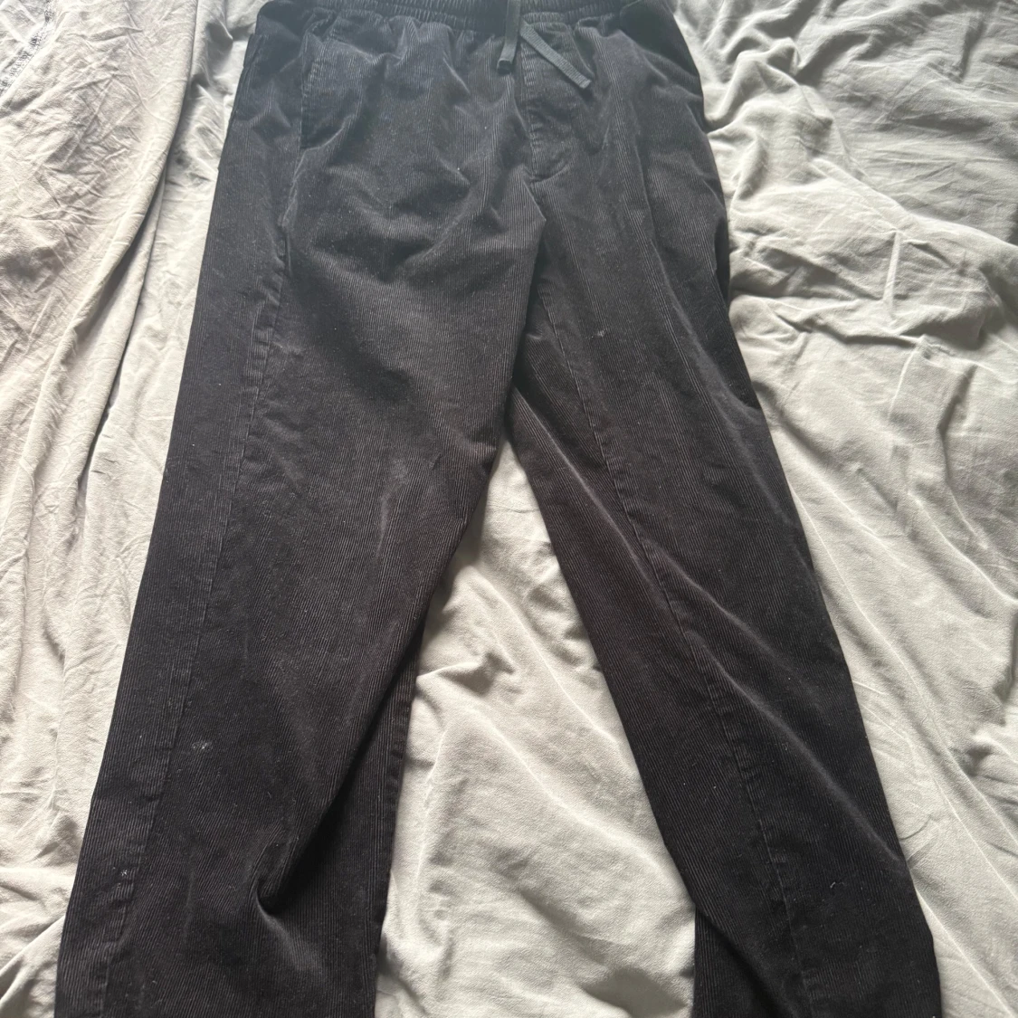 Svarta manchesterbyxor från Uniqlo M