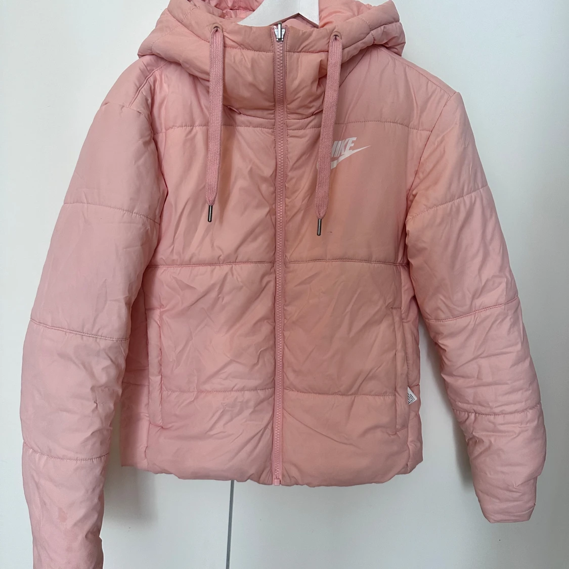 Rosa pufferjacka från Nike