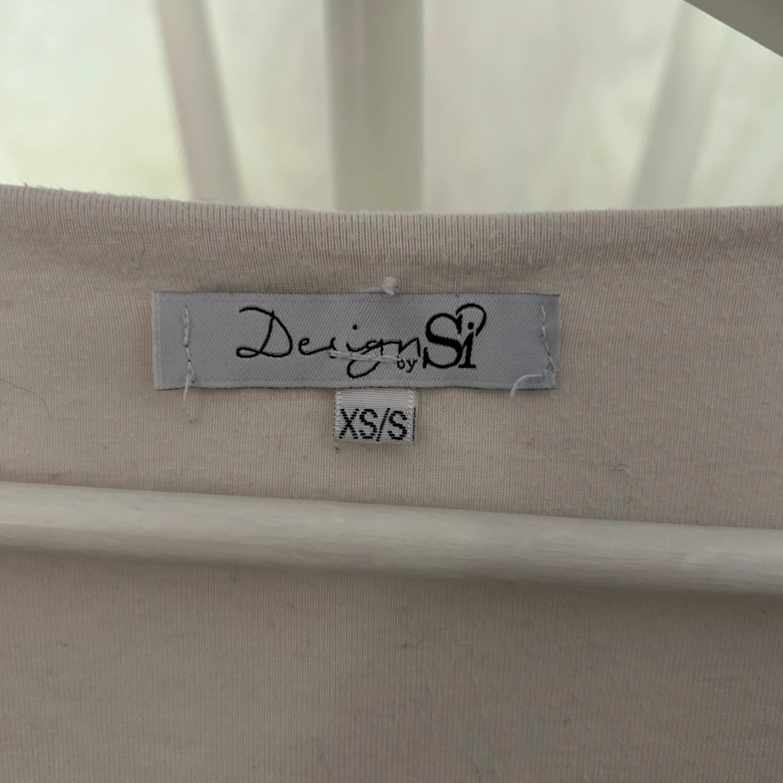 Vit långärmad topp med knyt - 1