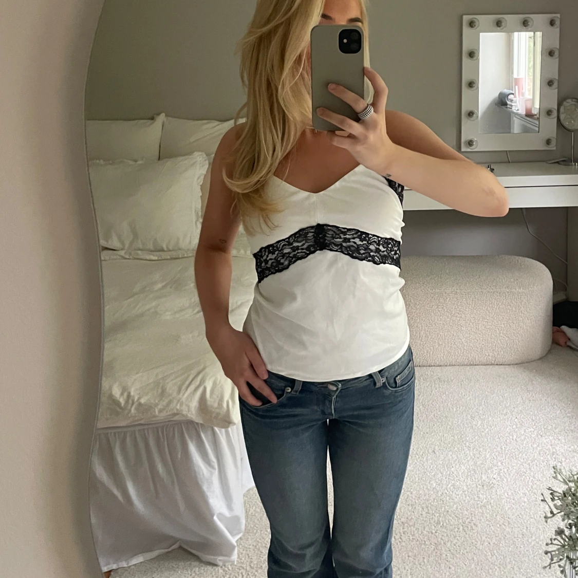 Topp med spets detaljer