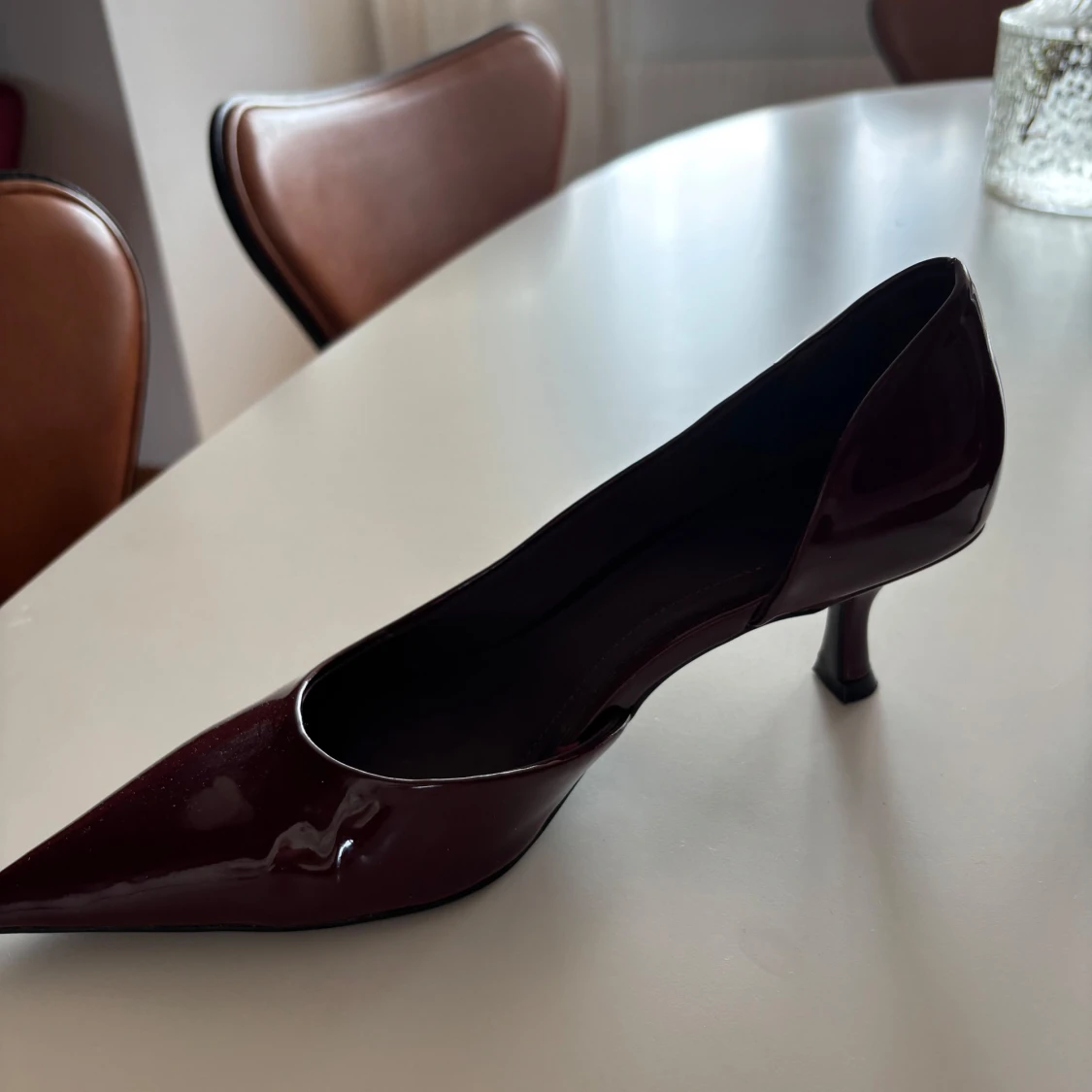 Vinröda klackar med spetsig tå från Zara - 3