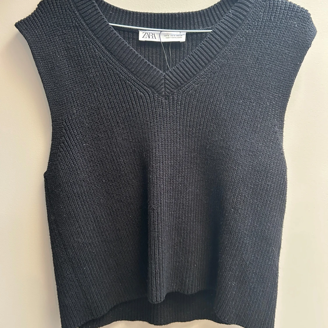 Svart stickad väst från Zara