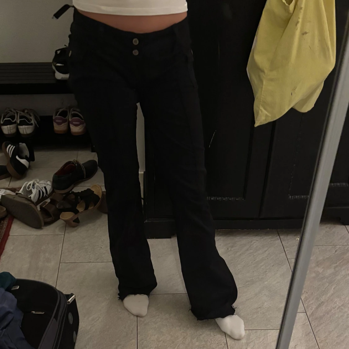 Svarta bootcut byxor  - 1