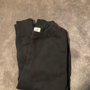Cp Company tröja - Cp Company tjocktröja i topp skick, säljes pga används ej längre 