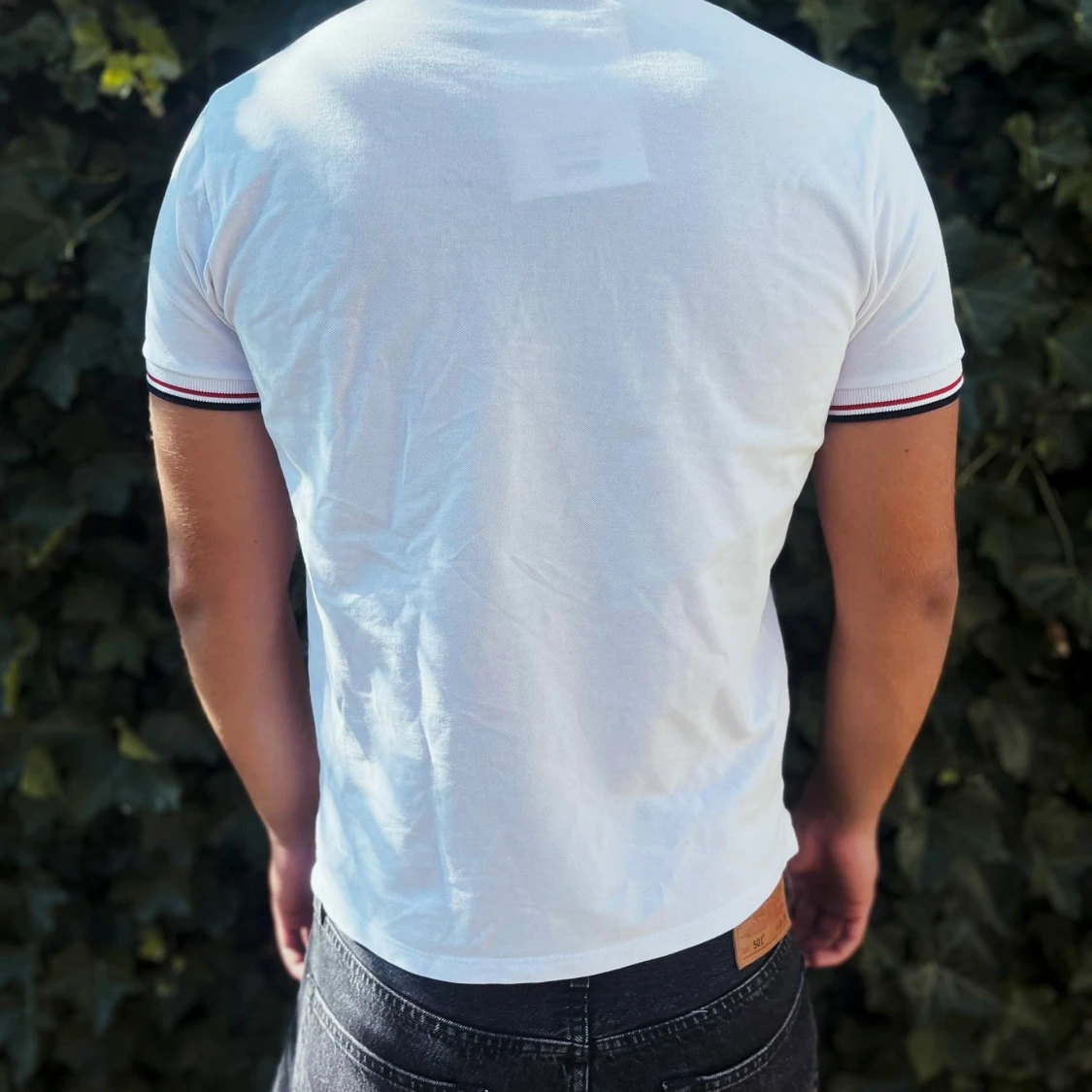 Vit Moncler pikétröja med röd/blå kant - 2