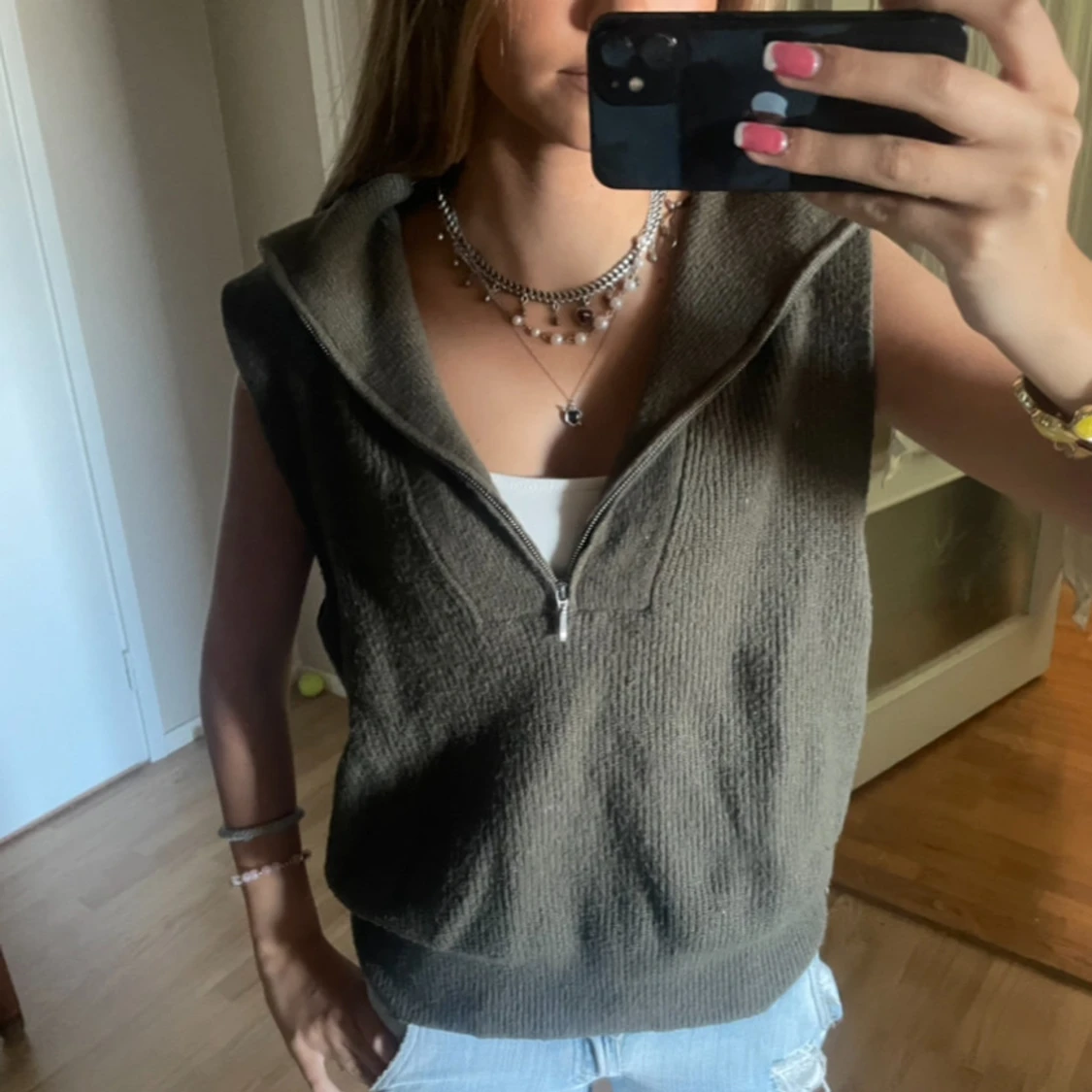 Olivgrön stickad väst med half zip