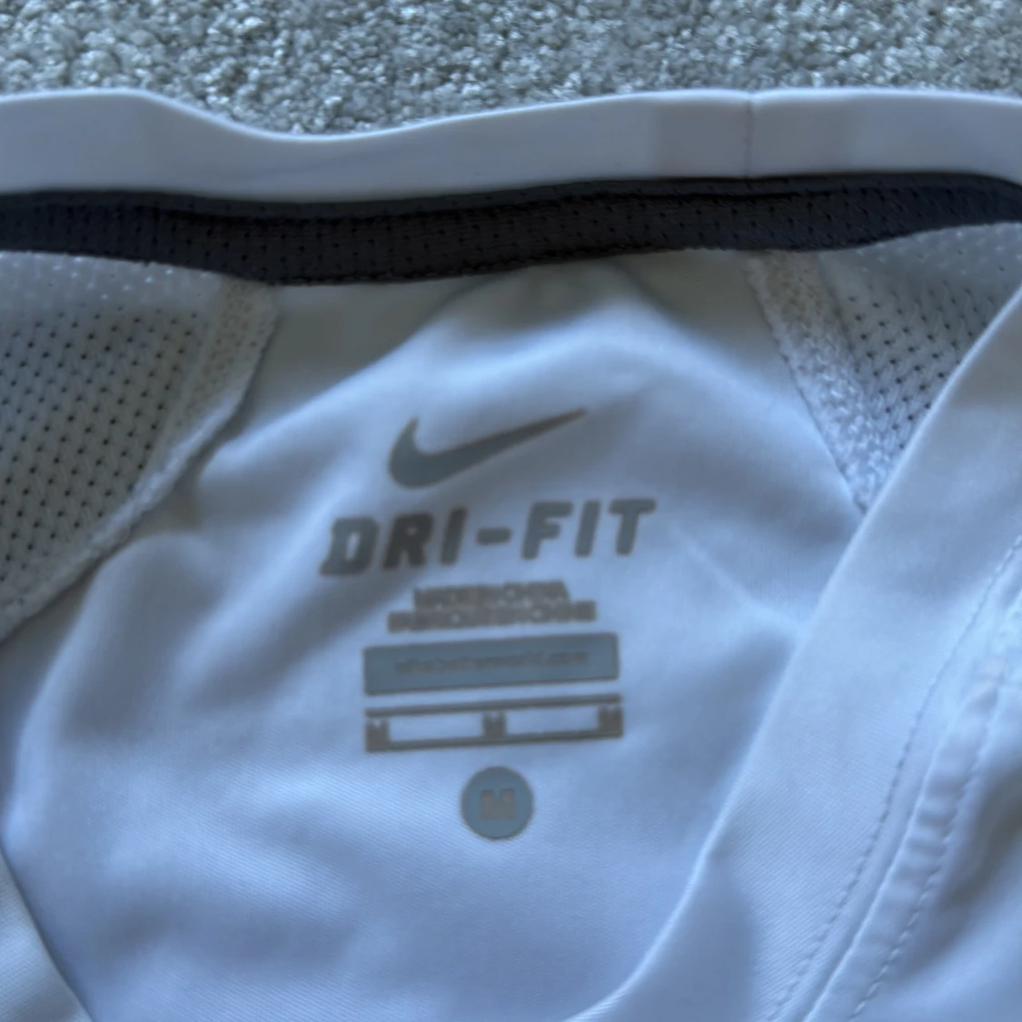 Sportlinne i vitt från Nike - 1