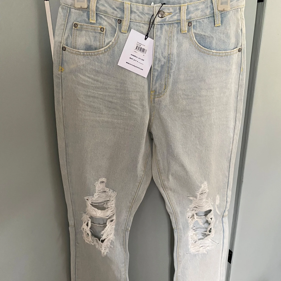 Ljusblå ripped jeans Somedays Lovin