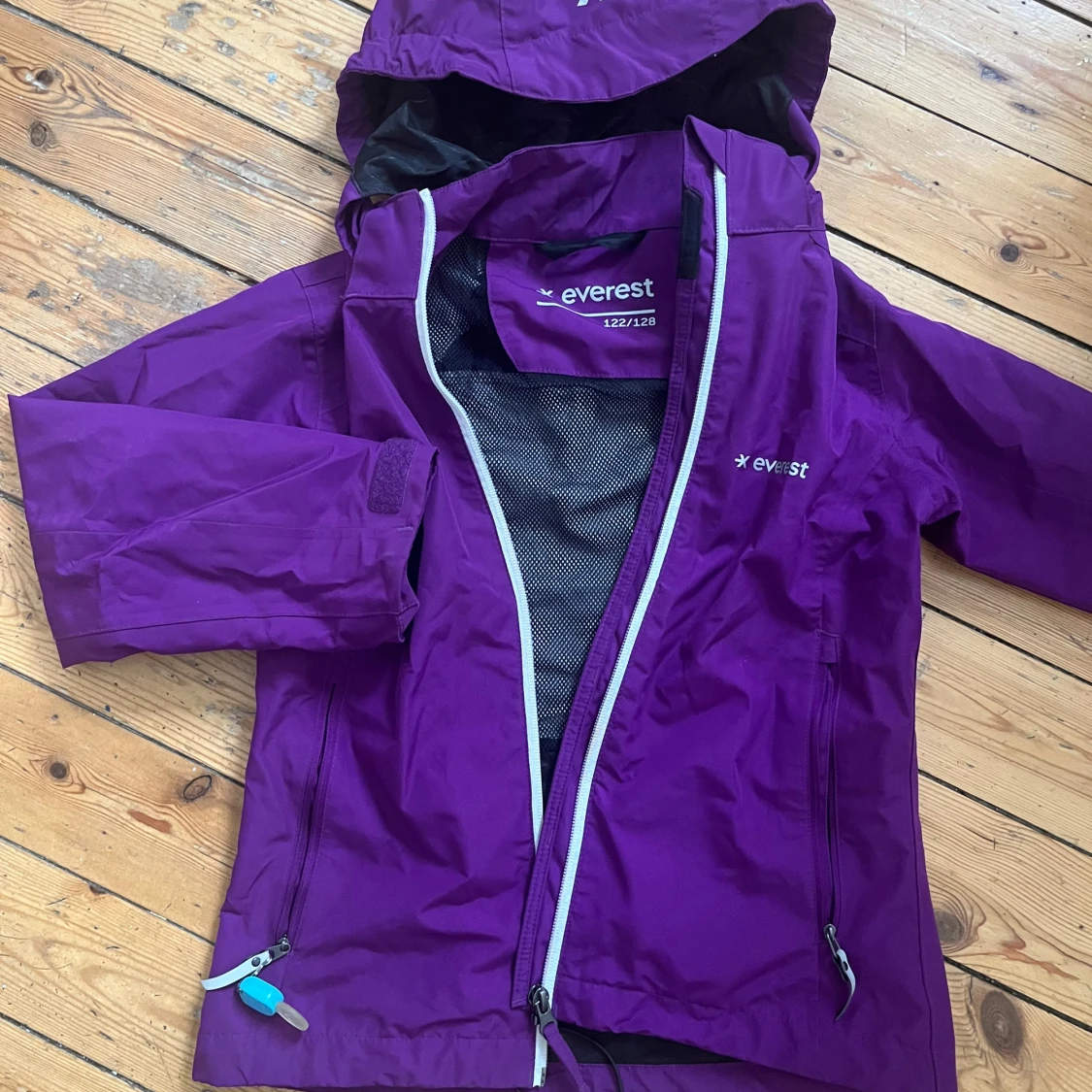 Lila vindjacka från Everest 122/128