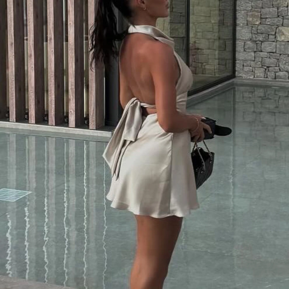 Champagnefärgad satin miniklänning - 1
