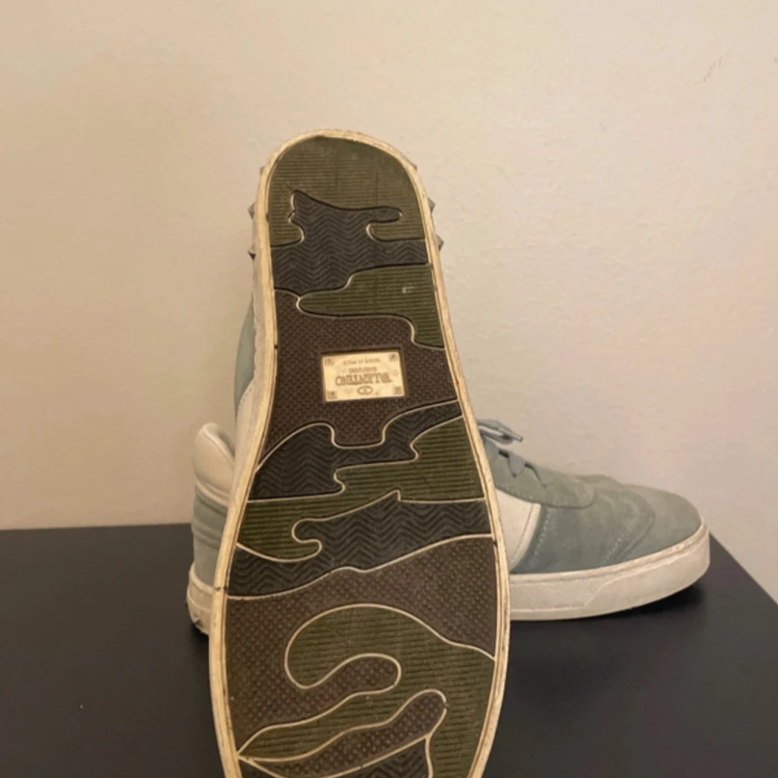 Valentino Rockstud sneakers i grå mocka - 4