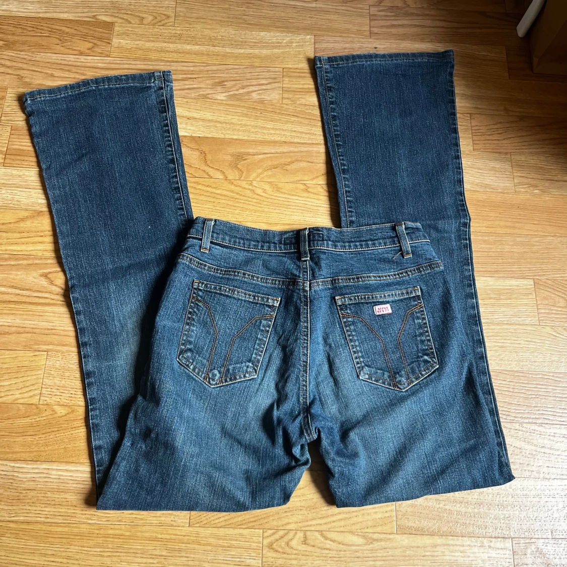 Blå bootcut jeans från Miss Sixty - 1