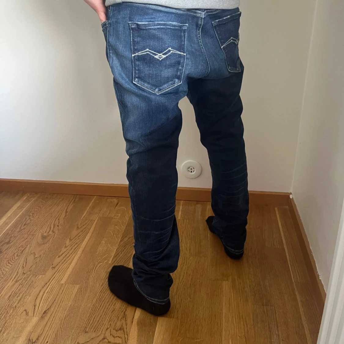 Mörkblåa Replay jeans