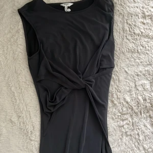 kortärmad klänning  - Fin klänning i storlek XS men passar även för storlek S eftersom den är väldigt stretchig. Använt ett par gånger. 