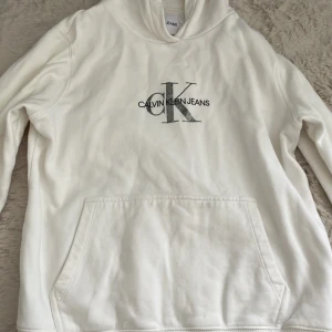 Calvin Klein hoodie - Storlek S. Använt ett par gånger. Köpte för flera år sen.