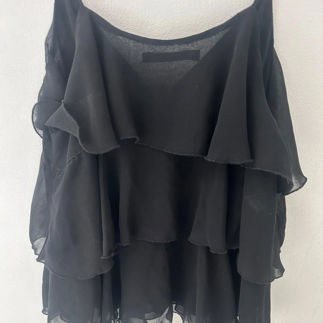 Svart volangig linnetopp från Zara - 1