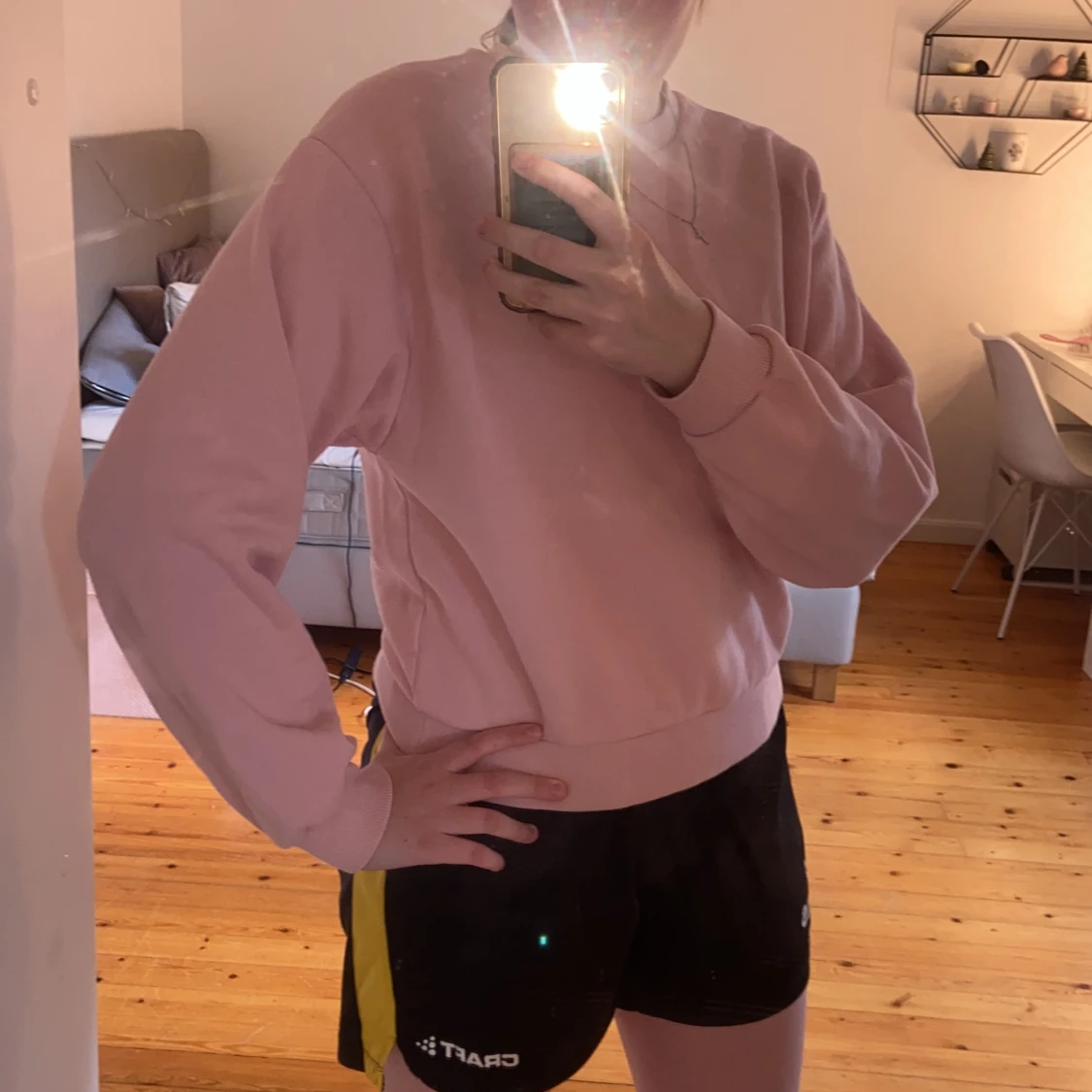 Ljusrosa sweatshirt från Gina Tricot - 3