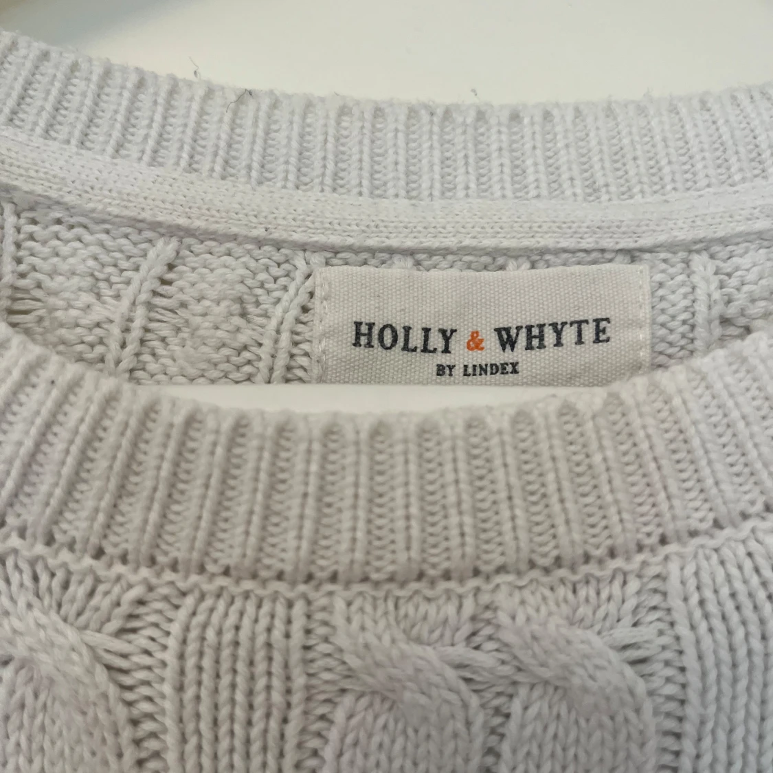 Ljusgrå kabelstickad tröja Holly & Whyte - 2