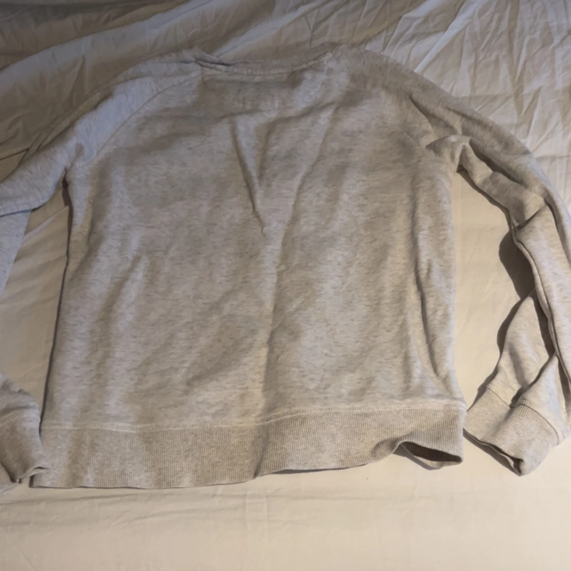 Ljusgrå sweatshirt från GANT - 1