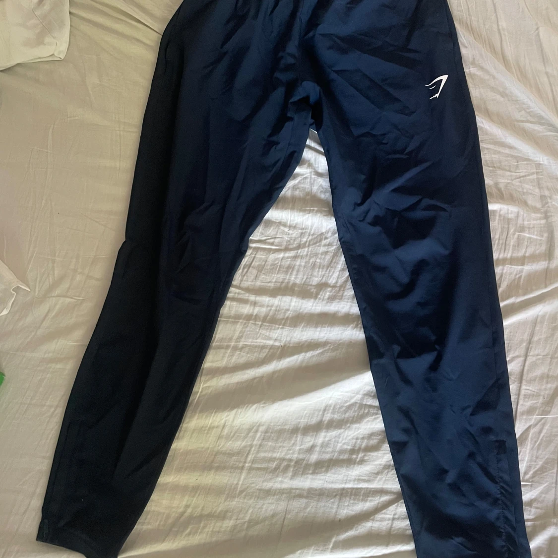 Mörkblå träningsbyxor från Gymshark - 1