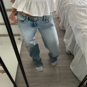 Lågmidjade Jeans - Snygga lågmidjade jeans ifrån weekday🩷🩷modell arrow, 25/32