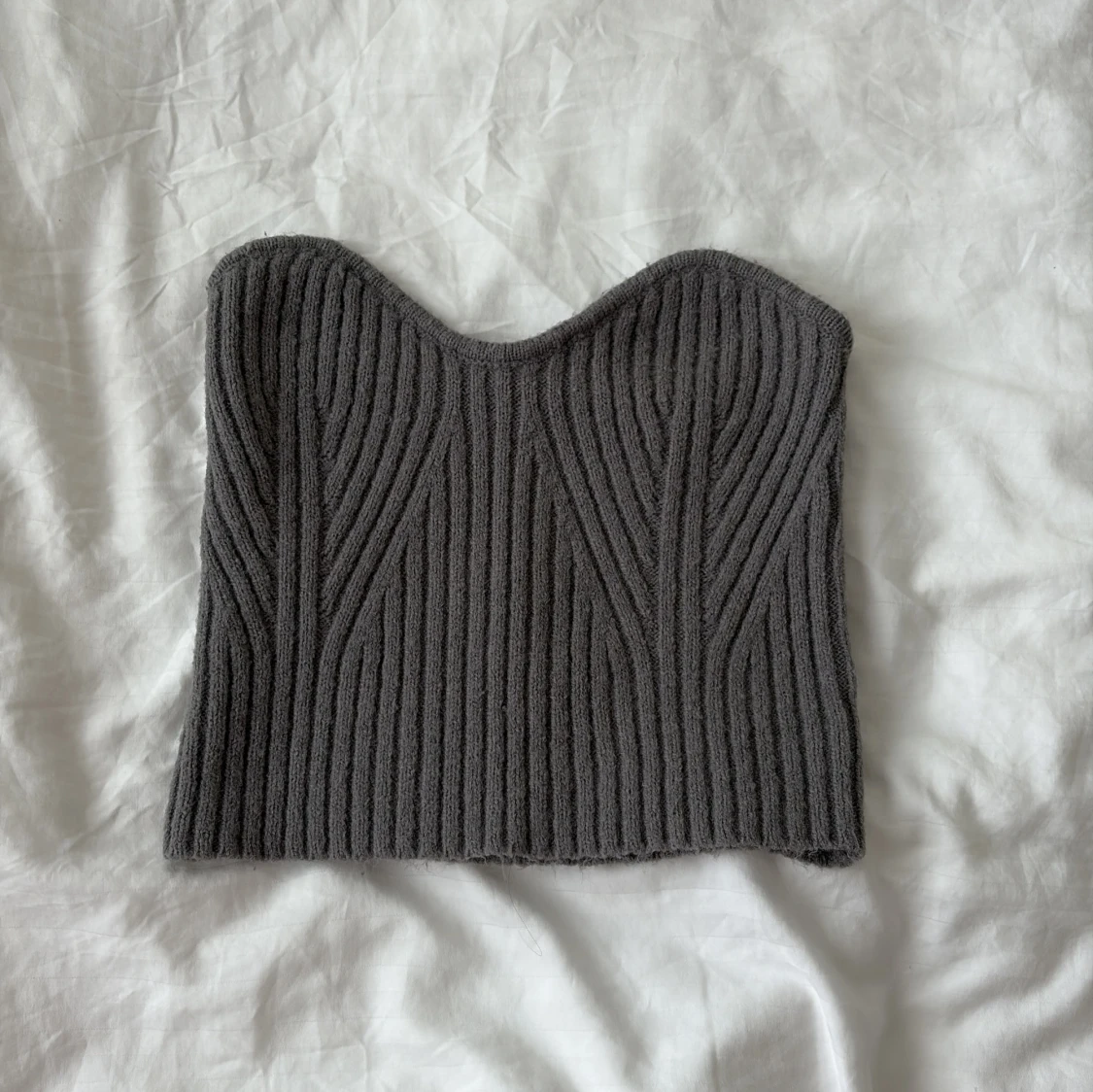 Mörkgrå stickad bandeau tubtopp