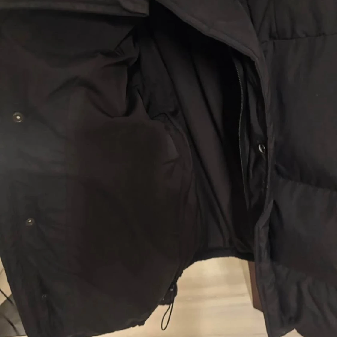 Svart pufferjacka från Superdry stl S - 4