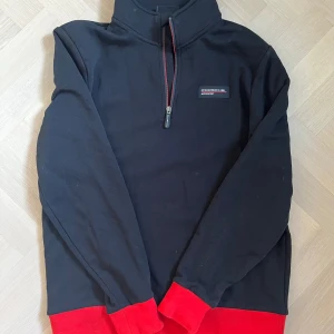 Porsche tröja - Porsche tröja köpt i vintras i butik, använd fåtalet gånger. Strl M❤️ Endast Swish