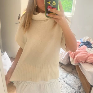 Massimo dutti tröja  - Så najs material och passform 😍liten fläck men går kanske bort i tvätt 