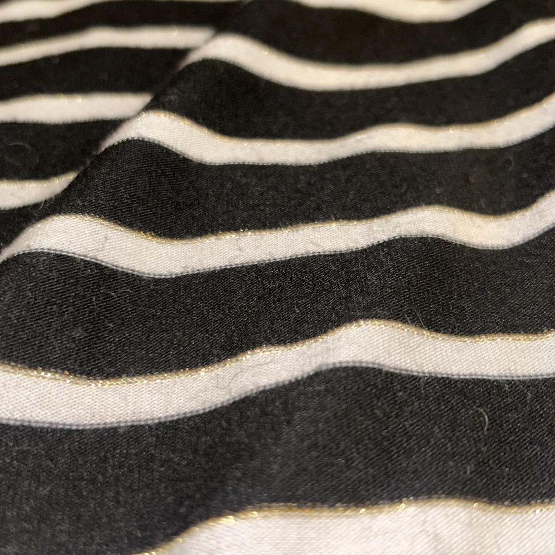 Svartvit randig halvlångärmad tröja Amisu - 1