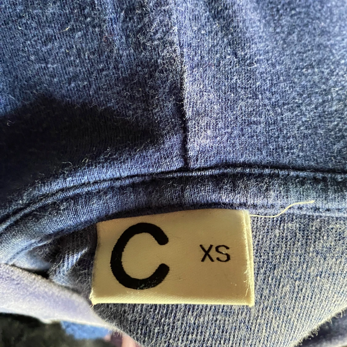 Mörkblå velour hoodie XS från Cubus - 2