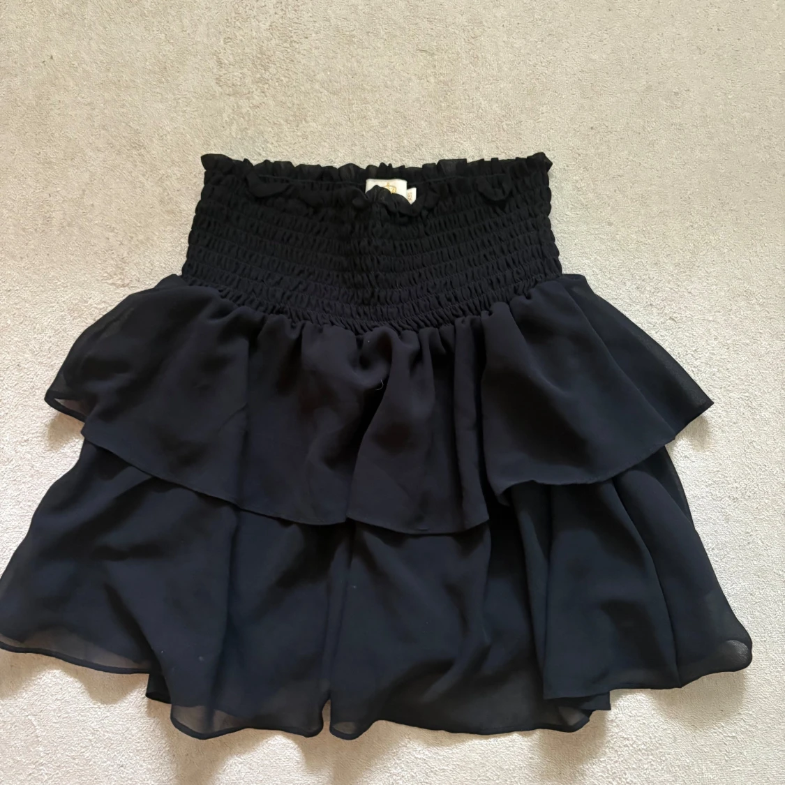 Svart volangkjol från Chelsea - 1