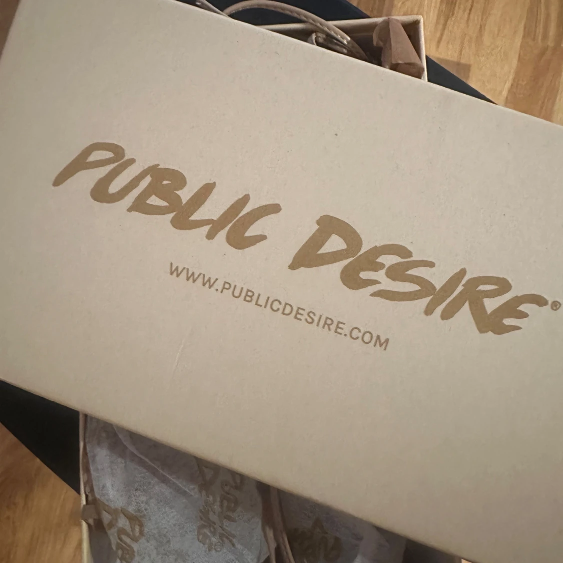 Beige sandaler från Public Desire - 2