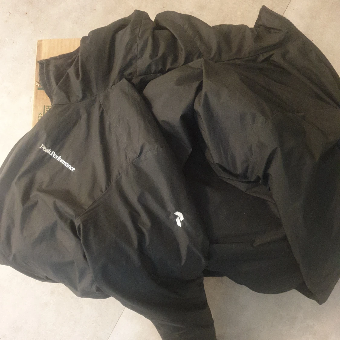 Svart dunjacka Peak Performance - 1