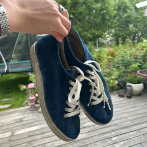 Philip Hog sneakers  - Marinblå sneakers från Philip Hog, mjukt material 