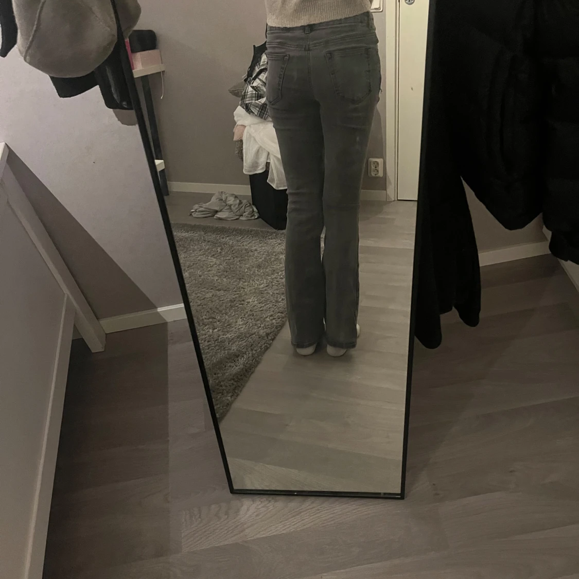 Grå bootcut jeans från Grunt - 1