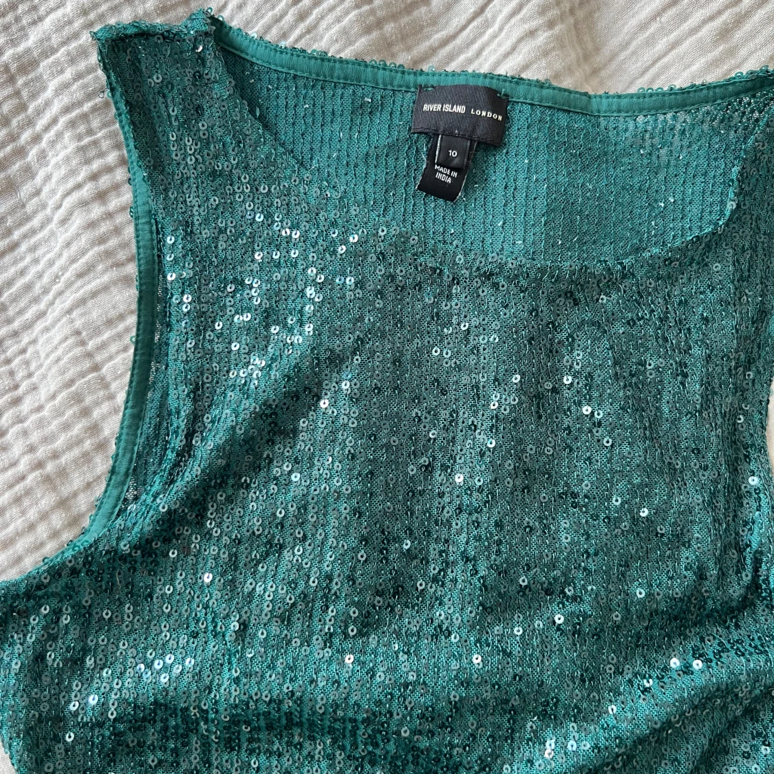 Grön paljettopp från River Island - 1