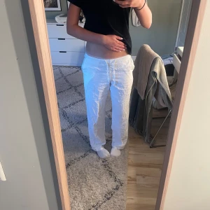 Lågmidjade linnebyxor - Snygga och lågmidjade linnebyxor