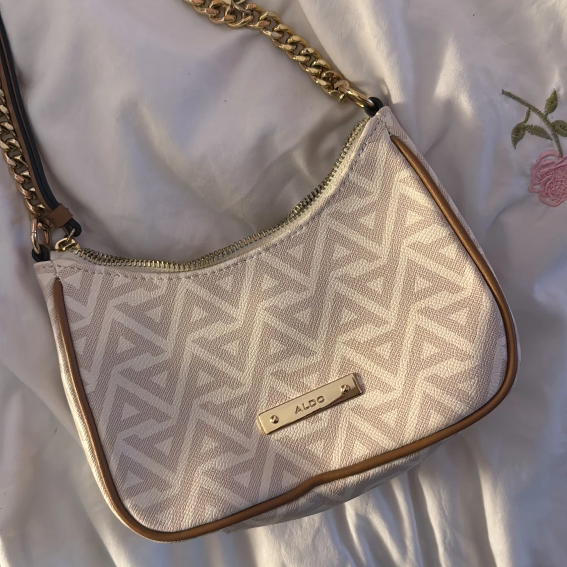 Beige axelväska från ALDO med kedja - 2