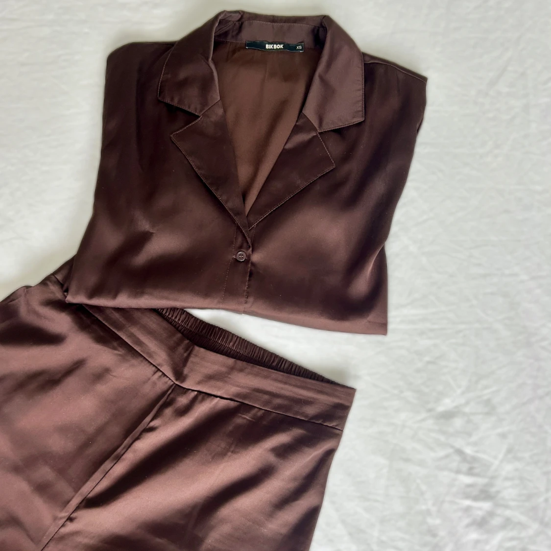 Brun satin set från Bik Bok