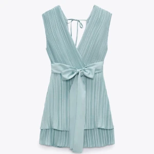 Playsuit - Supersöt playsuit från zara jag endast använt 1 gång! Skriv för fler bilder 💕
