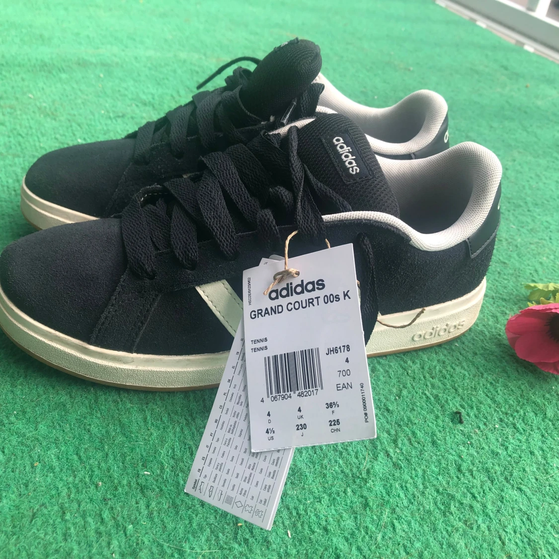 Svarta Adidas Grand Court sneakers